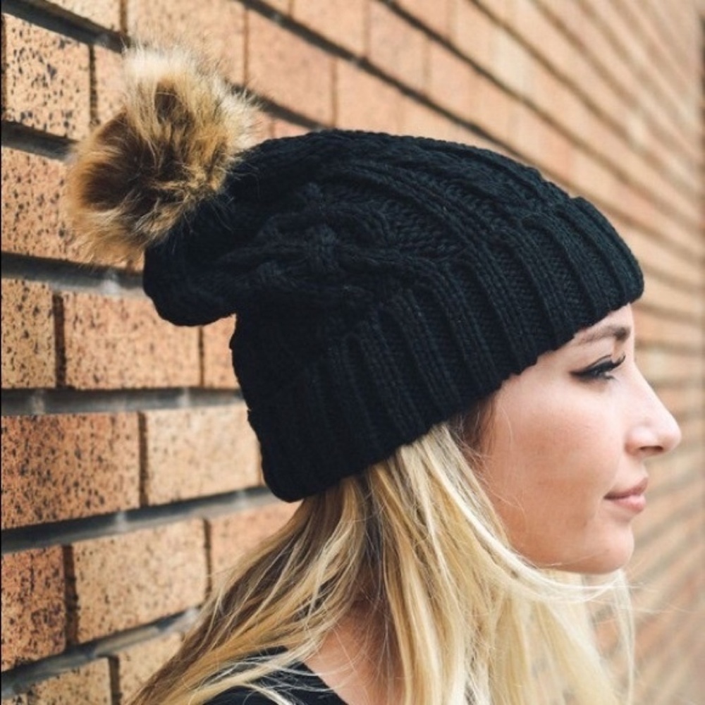 🎊HP💕 Sweater Knit Pompon Beanie Hat